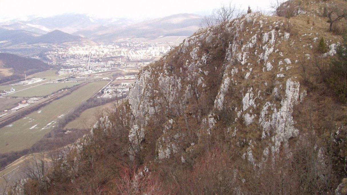 Túra na Brzotínske skaly z Jovice 1 Autor: Potocny Zdroj: https://sk.wikipedia.org/wiki/Brzot%C3%ADnske_skaly#/media/S%C3%BAbor:Bskaly_2.jpg