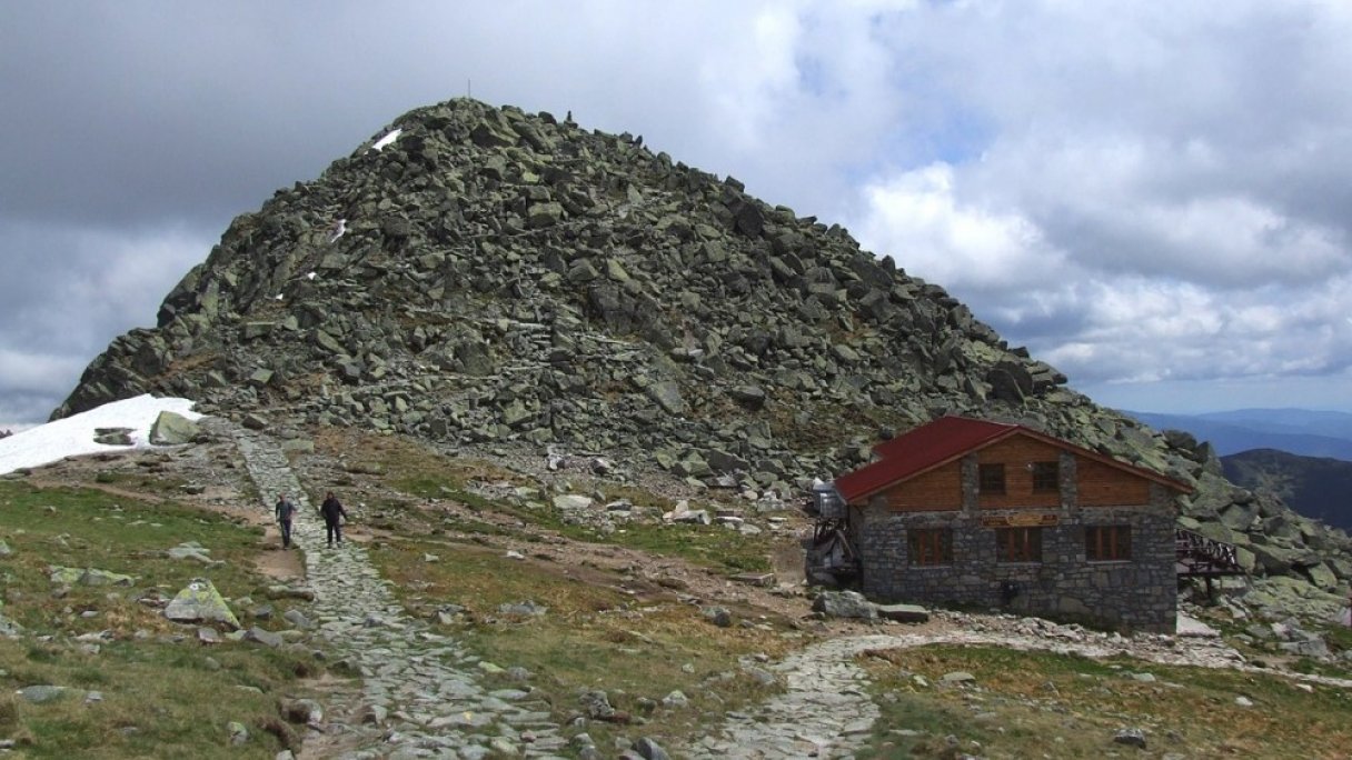 Túra na Kamennú Chatu z Demänovskej Doliny 1 Autor: Pudelek (Marcin Szala) Zdroj: https://sk.wikipedia.org/wiki/Kamenn%C3%A1_chata_pod_Chopkom#/media/S%C3%BAbor:Chopok_and_Kamenn%C3%A1_chata.JPG