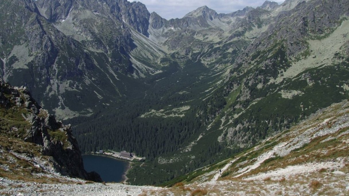 Túra do Mengusovskej doliny zo Štrského Plesa 1 Autor: Jerzy Opioła Zdroj: https://sk.wikipedia.org/wiki/Mengusovsk%C3%A1_dolina#/media/S%C3%BAbor:Popradzki_Staw_i_Mi%C4%99guszowiecka_Dolina_a1.jpg