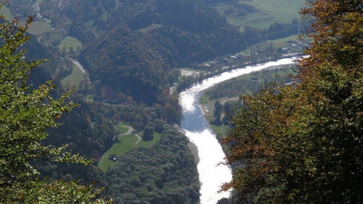 Pltníctvo Dunajec, splavovanie prielomu Dunajca - Pieniny Červený Kláštor 2 Zdroj: http://pltnictvo.eu.sk/galeria/