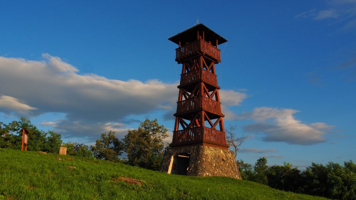 Rozhľadňa Maginhrad 1 Autor: Miro Sobek Zdroj: https://www.facebook.com/maginhrad/photos/863256060545360