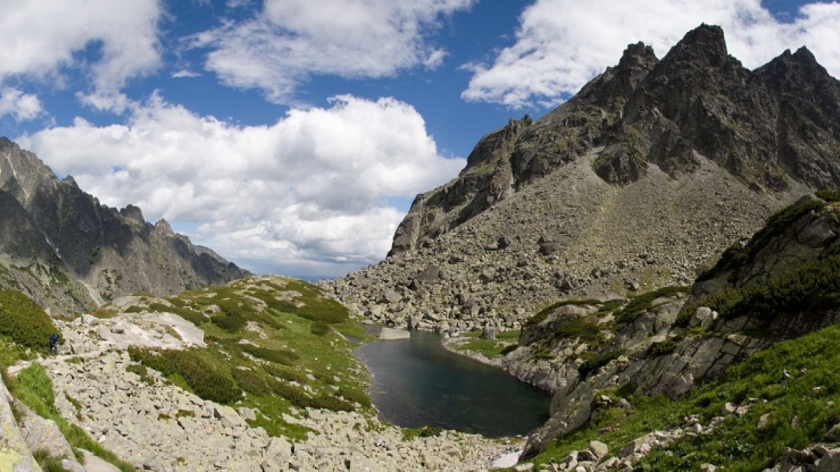 vareskova-pleso Autor: Maros M r a z (Maros) – Vlastné dielo Zdroj: https://sk.wikipedia.org/wiki/Vare%C5%A1kov%C3%A9_pleso#/media/S%C3%BAbor:Vare%C5%A1kov%C3%A9_pleso.jpg