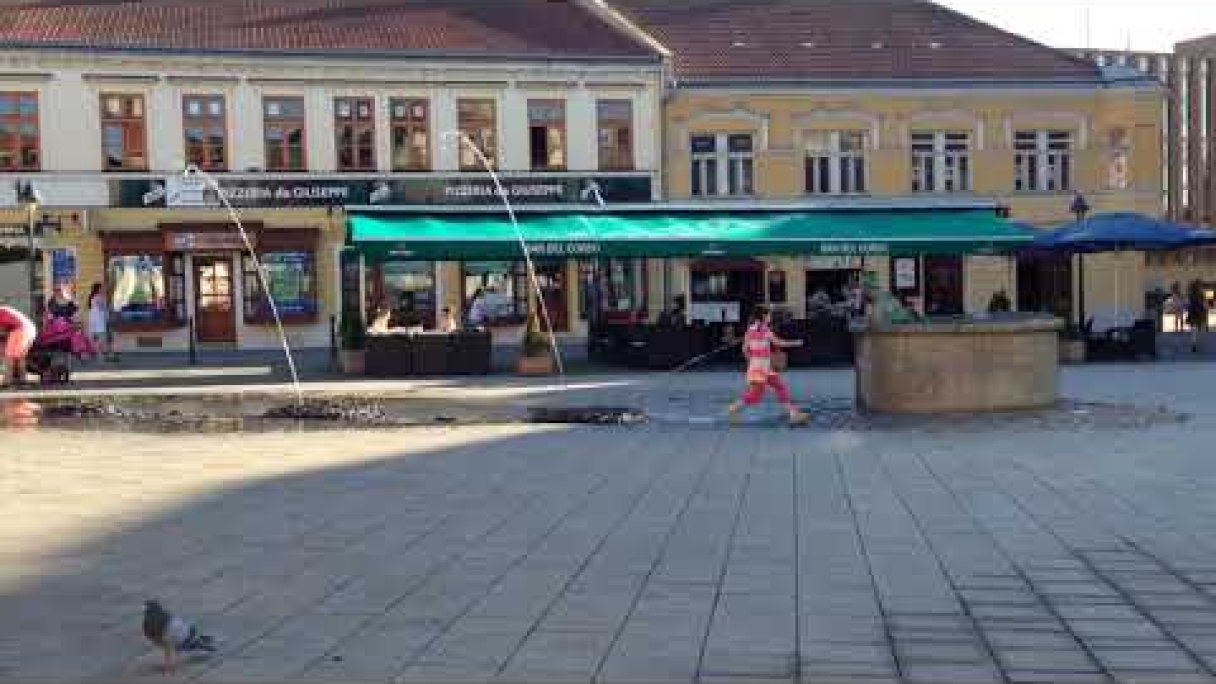 Fontaine Vodníka Valentína, Trenčín (Slovaquie) Autor: michel1066 Zdroj: https://www.youtube.com/@michel1066 Fontaine Vodníka Valentína, Trenčín (Slovaquie) Autor: michel1066 Zdroj: https://www.youtube.com/@michel1066