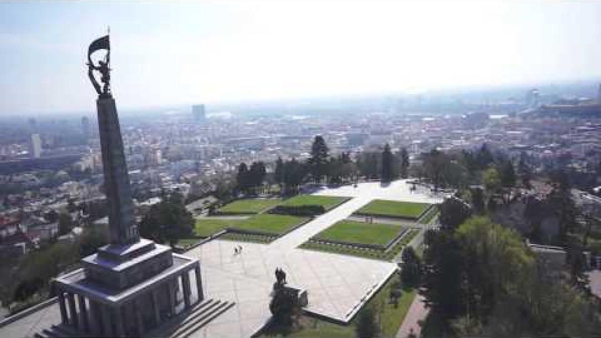 Slavin War Memorial in Bratislava Slovakia | FPV Autor: VladoPortosRC Zdroj: https://www.youtube.com/@VladoPortosRC Slavin War Memorial in Bratislava Slovakia | FPV Autor: VladoPortosRC Zdroj: https://www.youtube.com/@VladoPortosRC