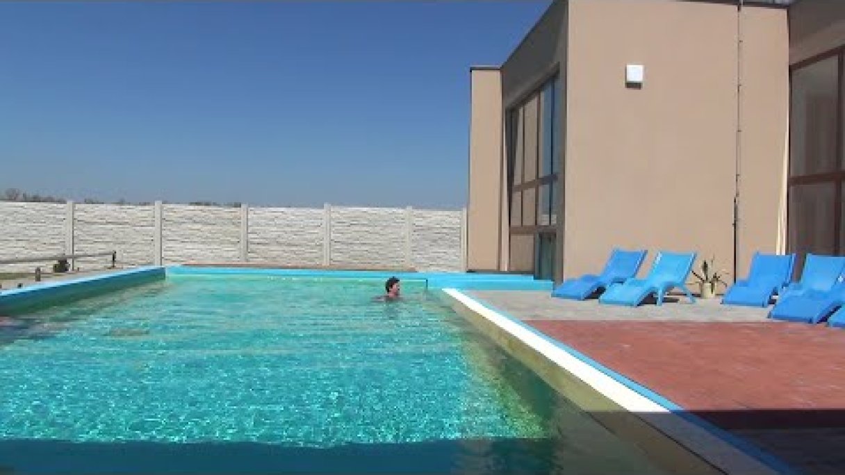NOVOLANDIA, Termálne kúpalisko, WELLNESS, ul. Smota 269/1, Rapovce Autor: RENO VIDEOTEKA Zdroj: https://www.youtube.com/@renovideoteka NOVOLANDIA, Termálne kúpalisko, WELLNESS, ul. Smota 269/1, Rapovce Autor: RENO VIDEOTEKA Zdroj: https://www.youtube.com/@renovideoteka