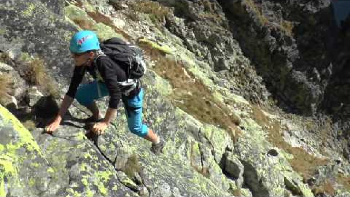 Výstup na Prostredný Hrot (2441 m n.m.) Autor: K & J Produkcia Zdroj: https://www.youtube.com/@JodaEn Výstup na Prostredný Hrot (2441 m n.m.) Autor: K & J Produkcia Zdroj: https://www.youtube.com/@JodaEn