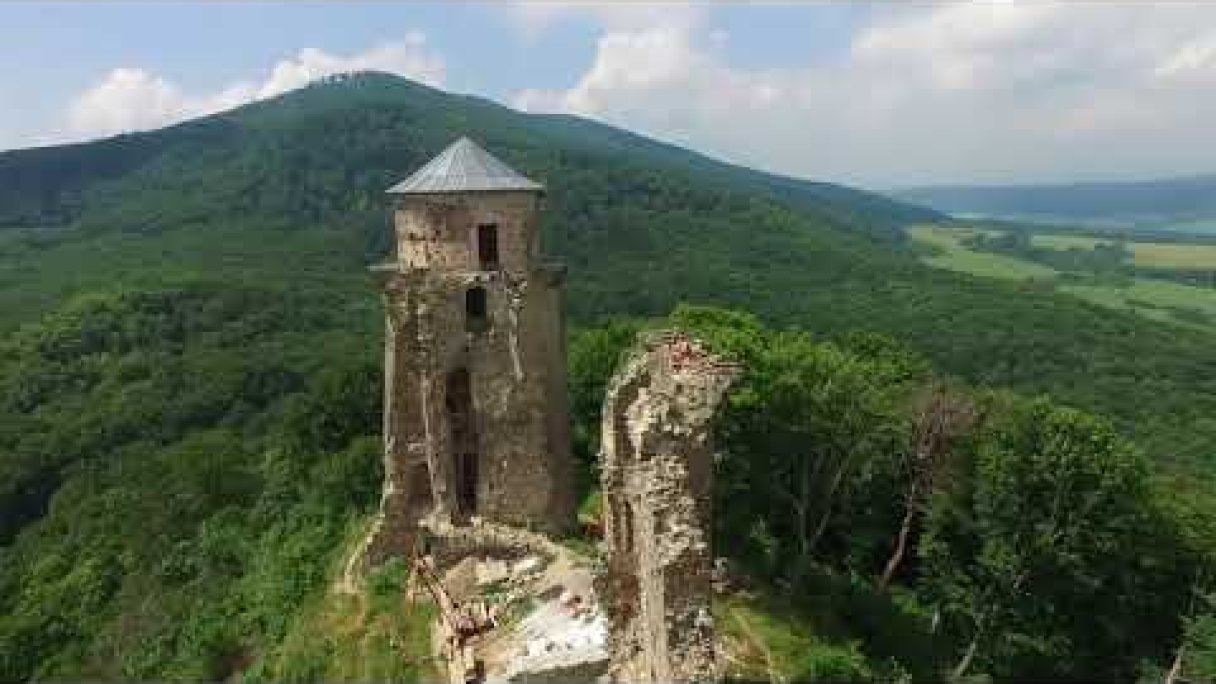 Hrad Slanec Autor: Ján Moronga Zdroj: https://www.youtube.com/@JanMoronga Hrad Slanec Autor: Ján Moronga Zdroj: https://www.youtube.com/@JanMoronga