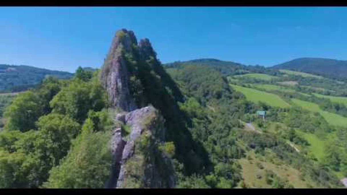 Hrad Lednica Autor: Suada Meatfly Zdroj: https://www.youtube.com/@suadameatfly2518 Hrad Lednica Autor: Suada Meatfly Zdroj: https://www.youtube.com/@suadameatfly2518