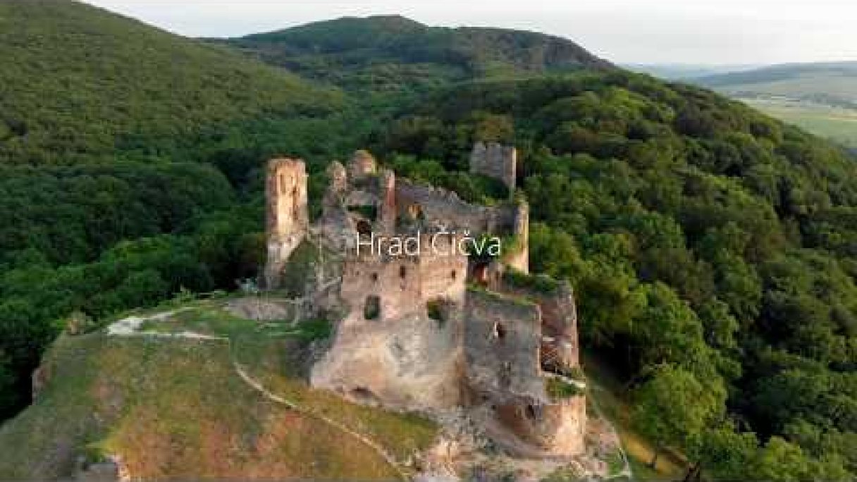 Hrad Čičva Autor: Frantisek Chmeliar Zdroj: https://www.youtube.com/@smallferi1982