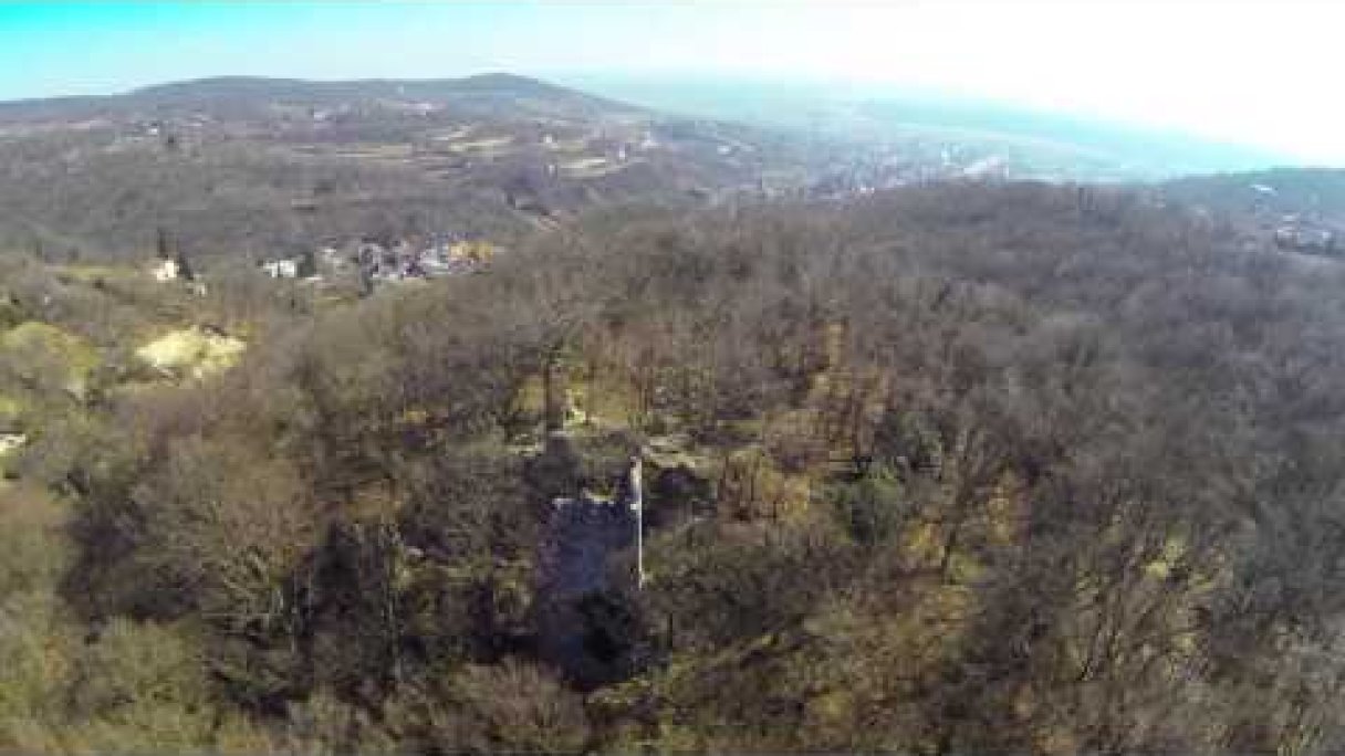 hrad Biely Kameň (aero 2015) Autor: David F Zdroj: https://www.youtube.com/@davidf7869