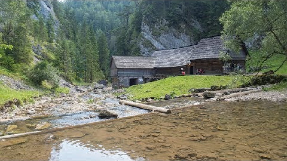 Kvačianska dolina - Oblazy mlyny 4K - Vyletik.eu Autor: Vyletik.eu Zdroj: https://www.youtube.com/@Vyletikeu Kvačianska dolina - Oblazy mlyny 4K - Vyletik.eu Autor: Vyletik.eu Zdroj: https://www.youtube.com/@Vyletikeu