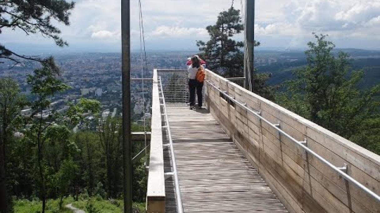 Stredisko Hradová - Košický hrad a vyhliadková veža Hradová Autor: Cestujeme po Slovensku Zdroj: https://www.youtube.com/@cestujemeposlovensku7582 Stredisko Hradová - Košický hrad a vyhliadková veža Hradová Autor: Cestujeme po Slovensku Zdroj: https://www.youtube.com/@cestujemeposlovensku7582