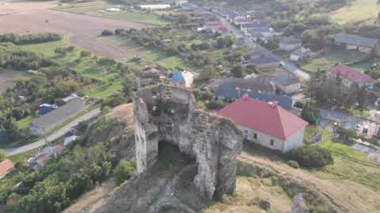 Hrad Velky Kamenec Autor: DJI Mavic A Zdroj: https://www.youtube.com/@djimavica4561 Hrad Velky Kamenec Autor: DJI Mavic A Zdroj: https://www.youtube.com/@djimavica4561