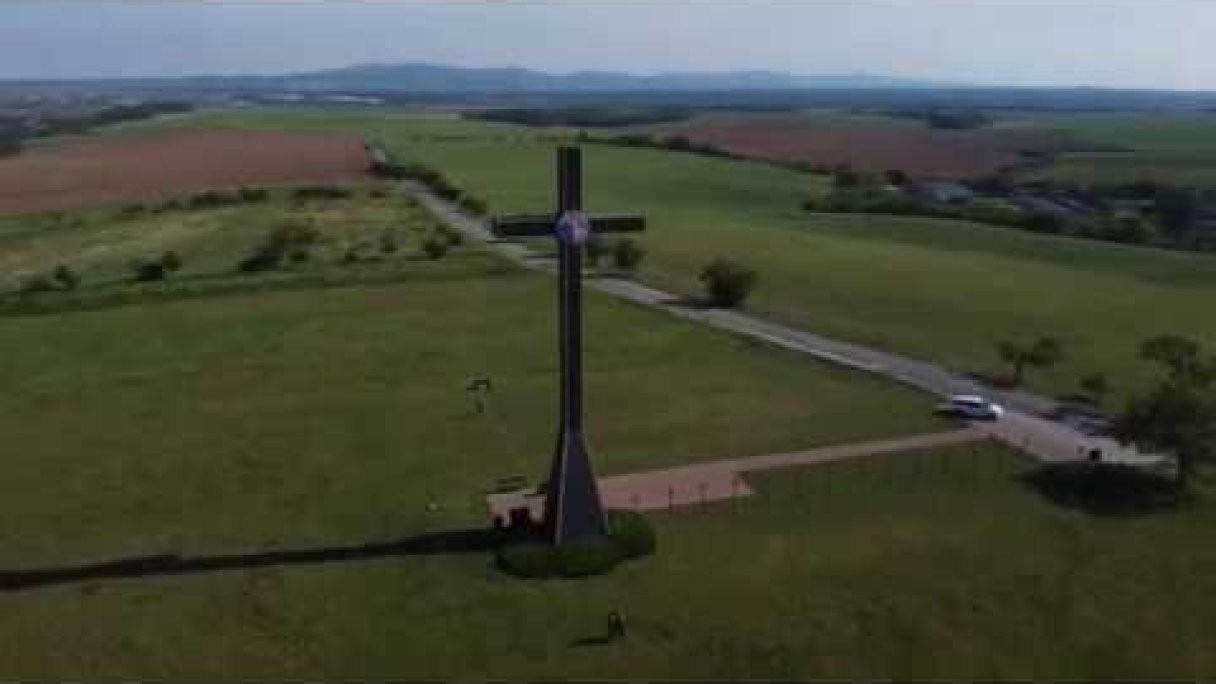 Miléniový kríž - najvyšší kríž na Slovensku DJI mavic mini 2020 Autor: Peter Balej Zdroj: https://www.youtube.com/@brendnpeto