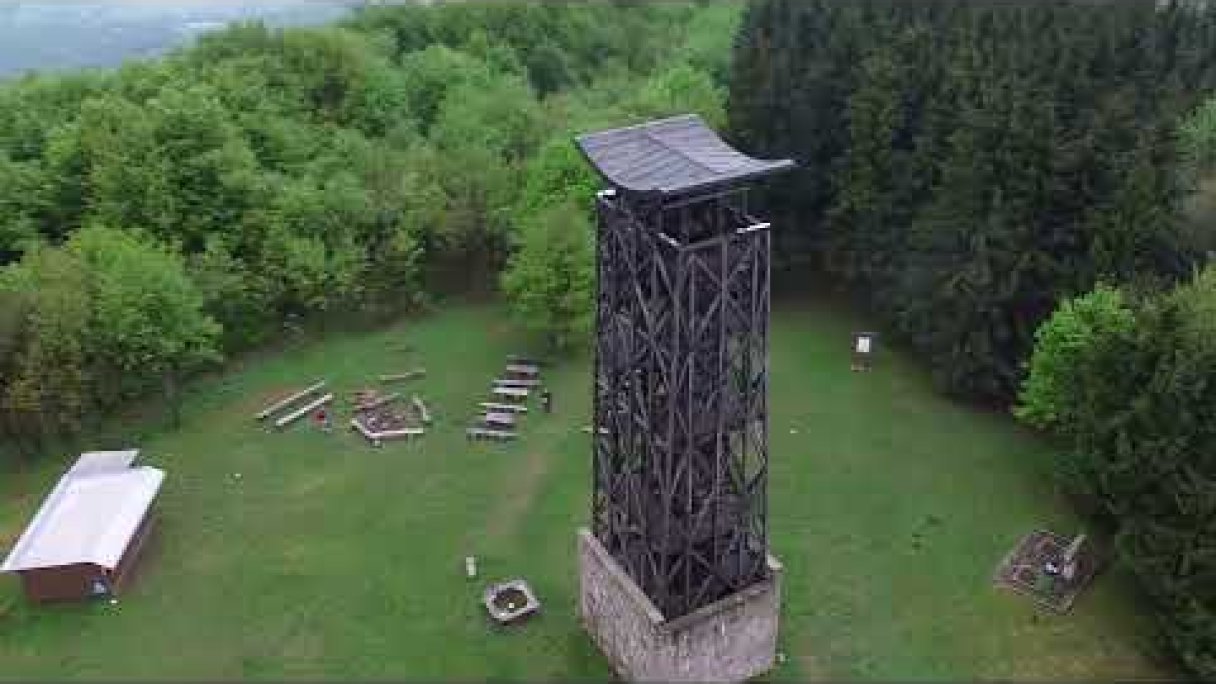 Veľký Lopeník (rozhľadňa) Autor: Robert Baumgartner Zdroj: https://www.youtube.com/@baumgartner_robert Veľký Lopeník (rozhľadňa) Autor: Robert Baumgartner Zdroj: https://www.youtube.com/@baumgartner_robert