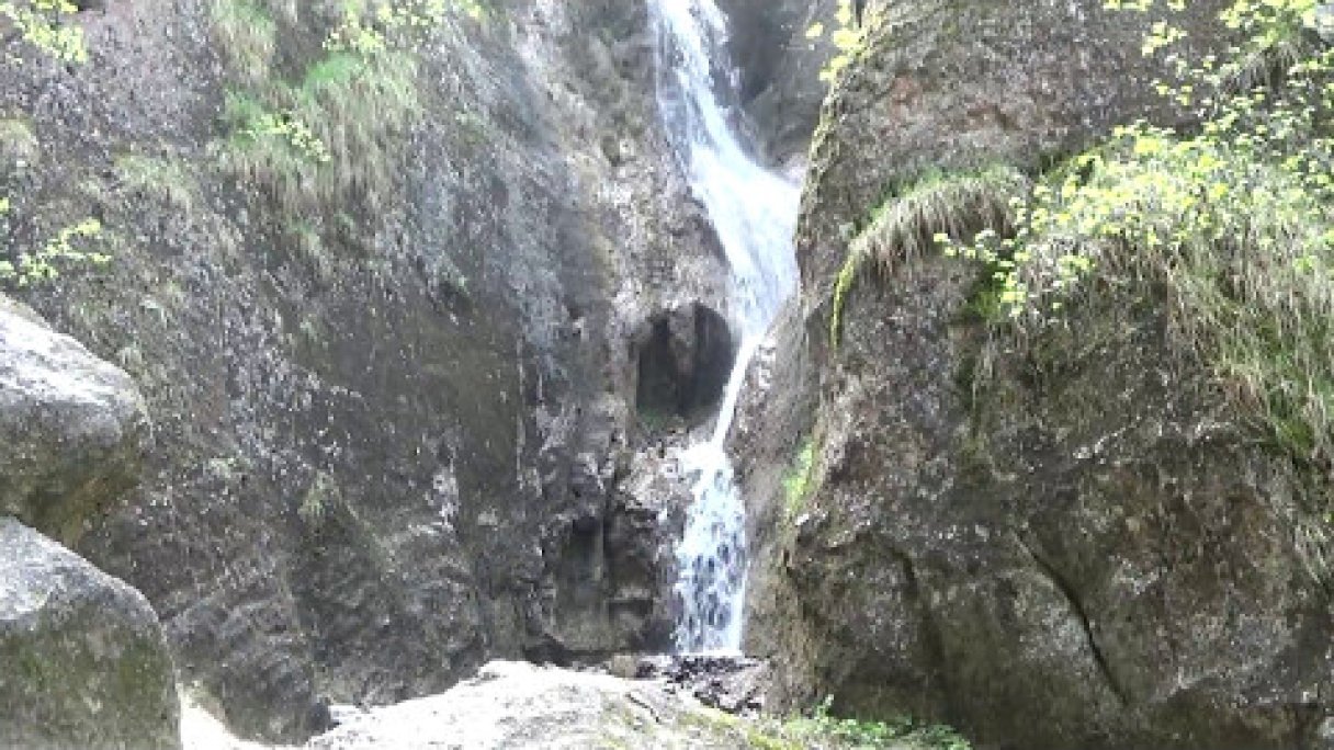 Hlbocký vodopád - Hlbocký waterfall Autor: Slovak Treasures Zdroj: https://www.youtube.com/@slovaktreasures Hlbocký vodopád - Hlbocký waterfall Autor: Slovak Treasures Zdroj: https://www.youtube.com/@slovaktreasures