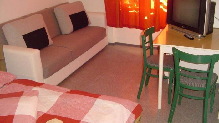 Apartmán s manželskou posteľou a pohovkou