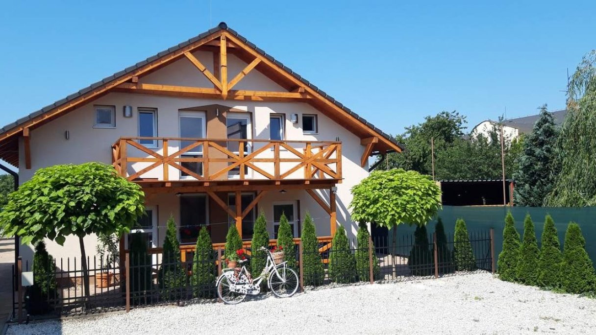 Apartmánový dom Flower Bike Štúrovo 1